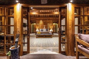 1 bedroom, desk, WiFi, bed sheets