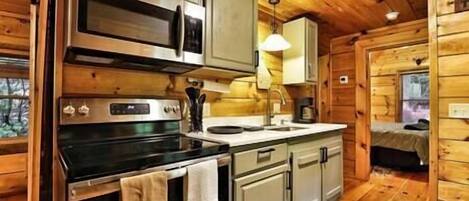 Frigorifero, microonde, forno, piano cottura