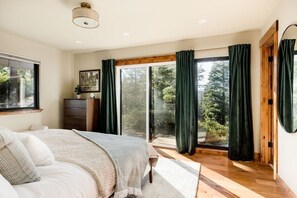 5 bedrooms, free WiFi, bed sheets