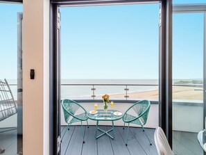 Outdoor dining - 2 bedroom accommodation in Ramsgate (Ramsgate)