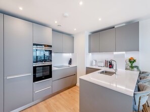 Unclassified image, 2 of 24, button - 2 bedroom accommodation in Ramsgate (Ramsgate)