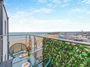 Unclassified image, 4 of 24, button