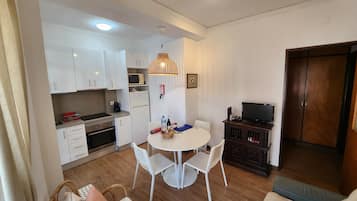 Tetera eléctrica y tostadora