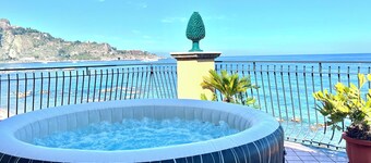 Miriam Sea Front Apartment with SPA 