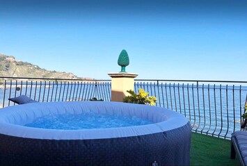 SPA riscaldata, con vista sul mare Ionio e Taormina