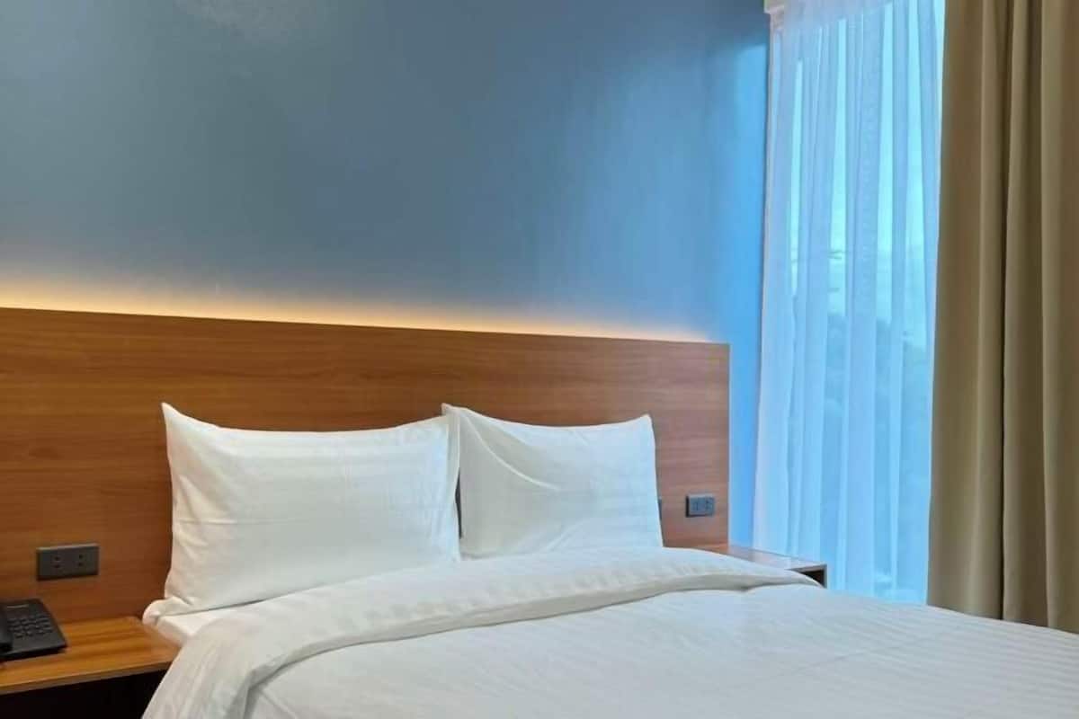 Caja de seguridad en la habitación y cortinas blackout