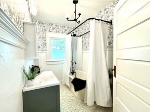 Hair dryer, towels - Becky's Place, Hopkinsville! (Hopkinsville)