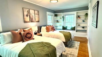 5 bedrooms, desk, iron/ironing board, free WiFi