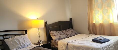 Room, 1 Queen Bed, Non Smoking | Iron/ironing board, free WiFi