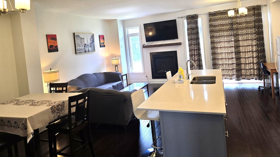 Minutes from Ottawa Airport Short-Term