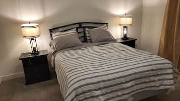 Quarto conforto | Ferros/tábuas de passar roupa, Wi-Fi de cortesia