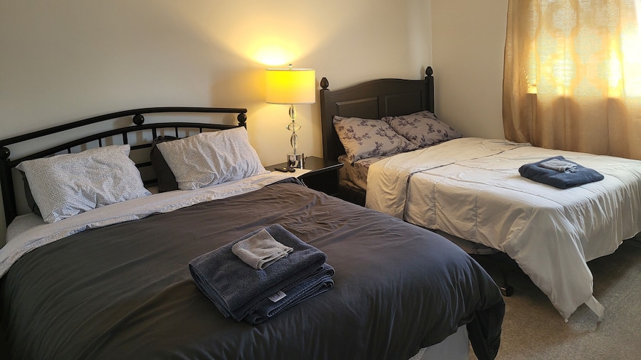 Minutes from Ottawa Airport Short-Term