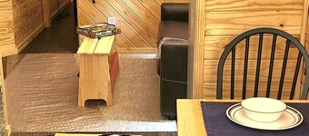 Authentic Train Caboose!  Less than 5 minutes to Desoto Park, Falls, Mentone