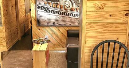 Authentic Train Caboose! Less than 5 minutes to Desoto Park, Falls, Mentone