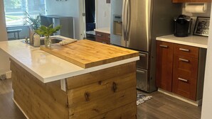 Private kitchen - Historic Vintage House Downtown Grand Rapids  (Grand Rapids)