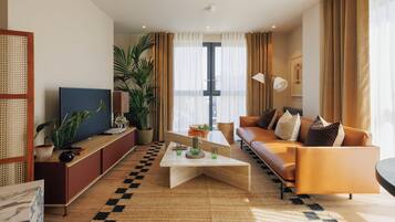 Comfort Studio | Living area | 32-inch flat-screen TV with digital channels