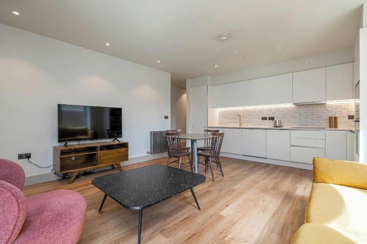 Deluxe Apartment, 2 Bedrooms | Living area | 32-inch flat-screen TV with digital channels