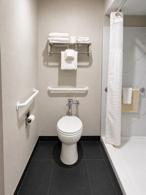 Bathroom - Studio 6 Suites – Mesquite, TX – Gross Rd. (Mesquite)