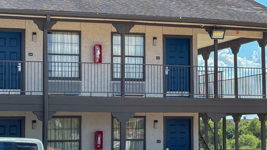 Studio 6 Suites – Mesquite, TX – Gross Rd.