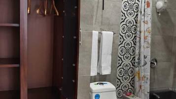 Basic Apartment | Bathroom | Shower, hair dryer, towels, soap