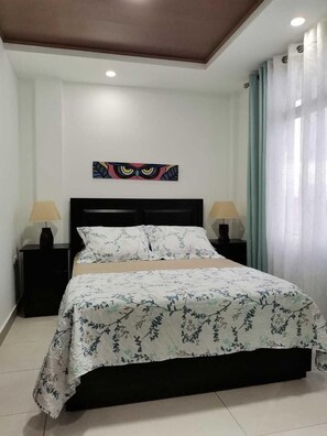 Family Apartment, City View | In-room safe, laptop workspace, blackout drapes, iron/ironing board - 935 Lodge San Jose (San José)