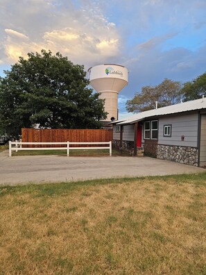 Exterior - Red Raiderland Too - Walk to TTU - 3 bed 3 Bath (Lubbock)