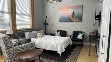 1 slaapkamer, een strijkplank/strijkijzer, gratis wifi, beddengoed