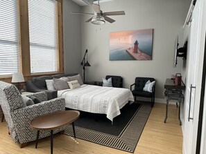 1 habitación, tabla de planchar con plancha, wifi gratis y ropa de cama 