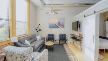 1 غرفة نوم ومكواة/لوح كي وواي فاي مجانًا وملاءات أسرّة