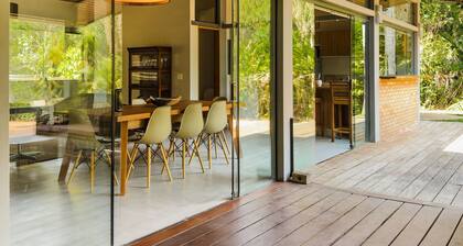 Casa térrea com piscina e cozinha de cinema | Granja Viana