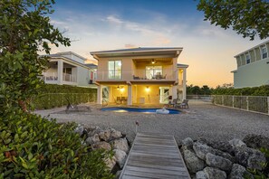 Exterior - Sombrero Getaway: Poolside Retreat with Canal Views (Marathon)