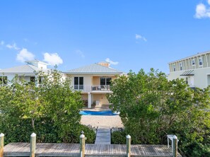Exterior - Sombrero Getaway: Poolside Retreat with Canal Views (Marathon)