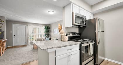 Cozy 2B Getaway Pool Prime Location in Baton Rouge Medical District
