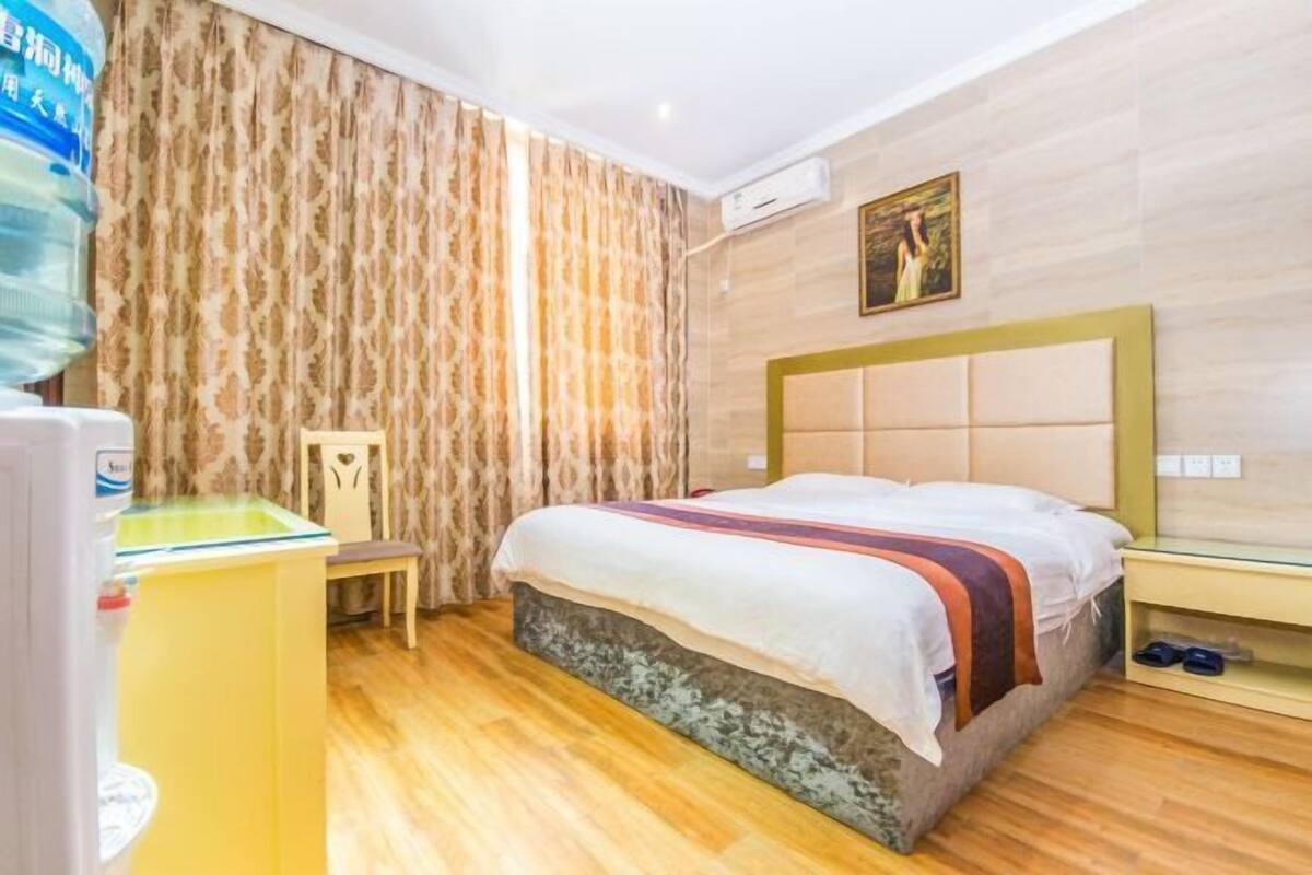Cribs/infant beds