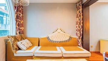 Cots/infant beds