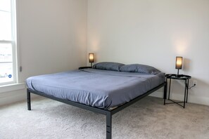 3 عدّة غرف نوم وواي فاي وملاءات أسرّة