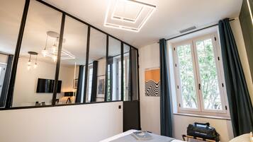 1 bedroom, in-room safe, blackout curtains, soundproofing