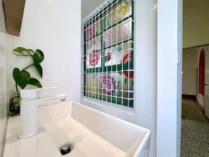 Deluxe House, 4 Bedrooms, Courtyard View, Garden Area | Bathroom | Shower, free toiletries, hair dryer, towels