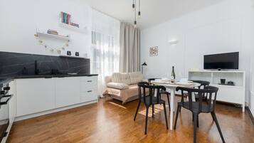 Televisor intel·ligent i llibres