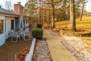 Outdoor dining - Tee Up on Ponce! (Hot Springs Village)