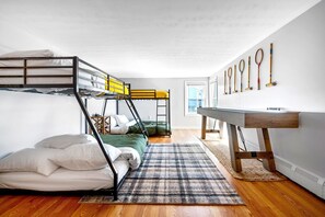 3 bedrooms, desk, iron/ironing board, travel cot