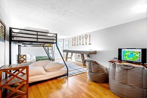 3 bedrooms, desk, iron/ironing board, travel cot