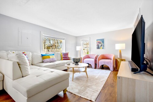 Walk to beach, shuffleboard, and bunk room