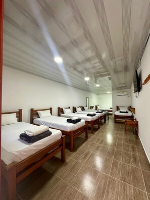 Basic Room, Multiple Beds, City View, Annex Building | Free WiFi, bed sheets