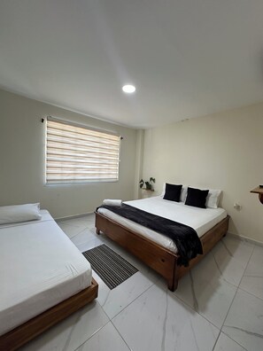 Basic háromágyas szoba, kilátással a kertre | Ingyenes wifi és ágynemű