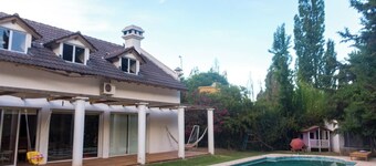 Tranquil villa with WiFi and Pool in Chacras de Coria