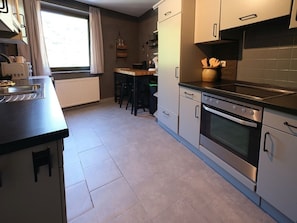 Micro-ondas, fogão, cooktop, lava-louças
