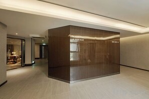 صورة غير مصنفة، 4 من 12، زرّ