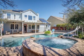 A two-story house with a swimming pool, a hot tub, and a slide. - Spacious 5-bedroom house with Pool and Spa in Paso Robles with WiFi, AC (Paso Robles)
