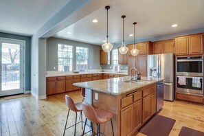 ثلاجة، ميكروويف، فرن، موقد طهي مسطح